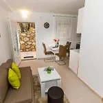 Luxurious Home In Knin With Private Swimming Pool, Can Be Inside Or Outside Casa de Férias