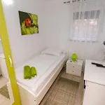 Casa de Férias Luxurious Home In Knin With Private Swimming Pool, Can Be Inside Or Outside