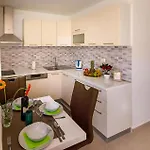 Casa de Férias Luxurious Home In Knin With Private Swimming Pool, Can Be Inside Or Outside