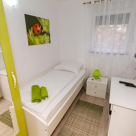 Ferienhaus Gorgeous In Knin With Kitchen