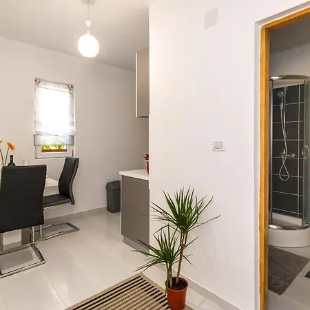 Gorgeous In Knin With Kitchen Ferienhaus *