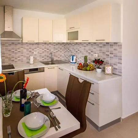 Ferienhaus Gorgeous In Knin With Kitchen