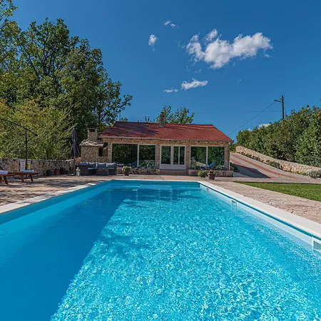 Luxurious Home In Knin With Private Swimming Pool, Can Be Inside Or Outside Casa de Férias Knin