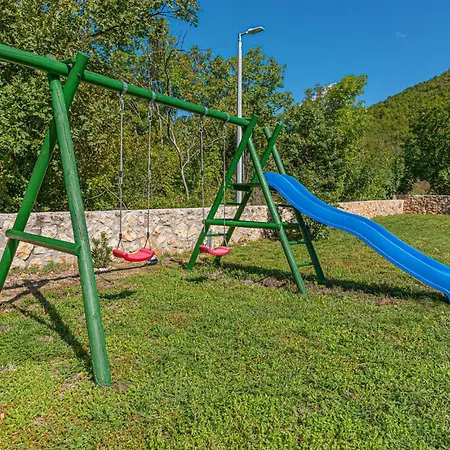 Gorgeous In Knin With Kitchen Книн