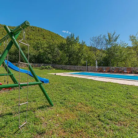 Gorgeous In Knin With Kitchen Vakantiehuis Kovacic