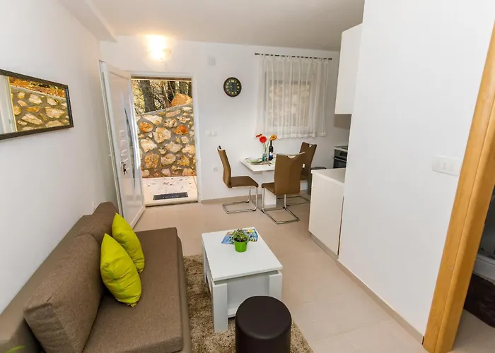 Gorgeous In Knin With Kitchen בית נופש