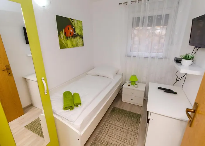 בית נופש Gorgeous In Knin With Kitchen