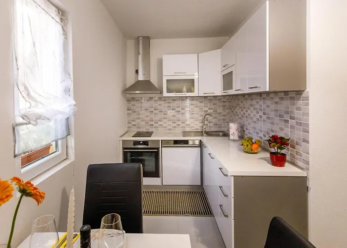 Gorgeous In Knin With Kitchen בית נופש