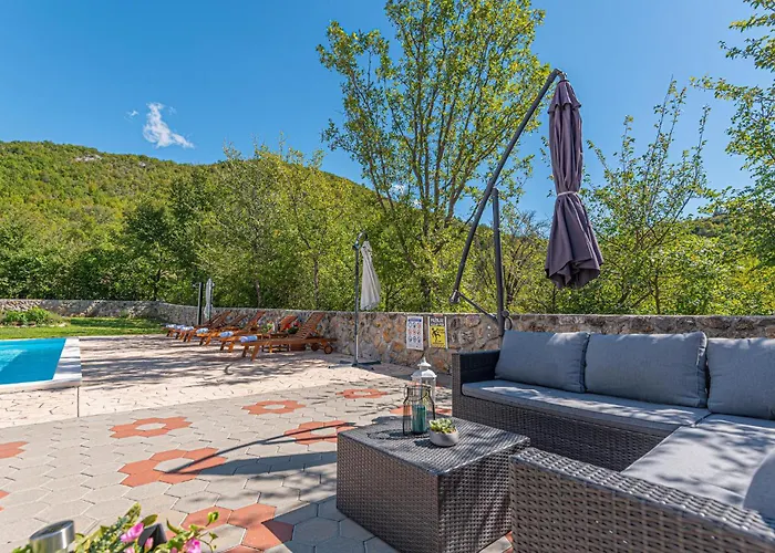 Gorgeous In Knin With Kitchen