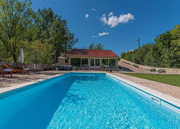 Gorgeous In Knin With Kitchen בית נופש קנין