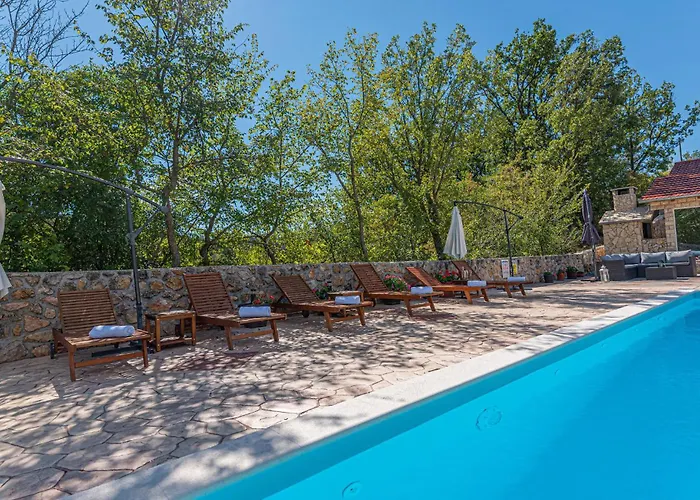 Gorgeous In Knin With Kitchen *