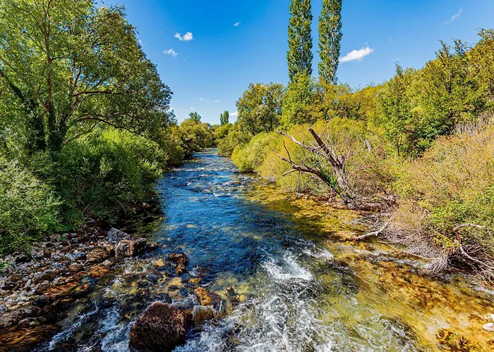 Gorgeous In Knin With Kitchen * קנין